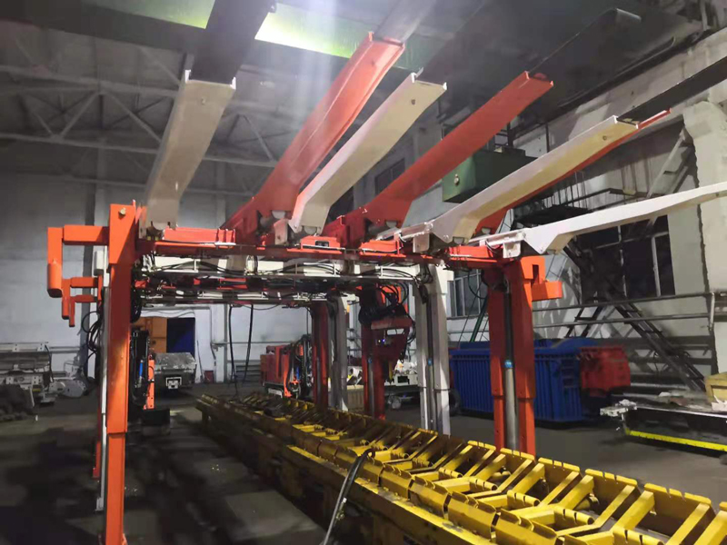 厂房内调试BG视讯精益联排液压支架